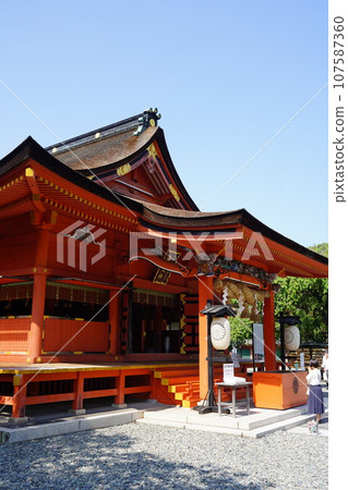 富士山本宮淺間大社是日本全國淺間神社的總社,位於神聖的富士山腳下的靜岡縣富士宮市。 富士山本宮淺間大社是日本全國淺間神社的總社,位於神聖的富士山腳下的靜岡縣富士宮市。 107587360