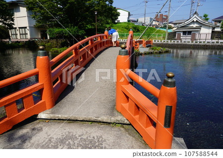 Fujisan Hongu Sengen Taisha, the headquarters of Sengen shrines located throughout Japan, is a shrine located in Fujinomiya City, Shizuoka Prefecture, at the foot of the sacred Mt. Fuji. 107588544