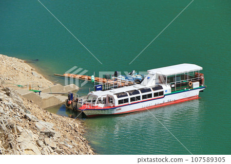 Lake Kurobe pleasure boat Garbe Lake Kurobe pleasure boat Garbe 107589305