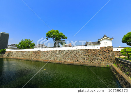 【大分縣】船內城大手門、宗門櫓、西南角櫓（大分城跡公園）的晴空 107590273