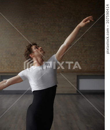 Male dancer practicing in ballet studio holding training class Male dancer practicing in ballet studio holding training class 107590414