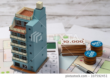 購屋或租賃合約和金錢的圖像 購屋或租賃合約和金錢的圖像 107592451