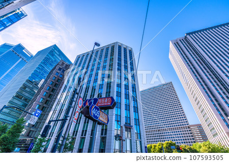 Tokyo cityscape in Japan - View of National Route 1 and buildings from the "Toranomon" intersection in front of Toranomon Station Tokyo cityscape in Japan - View of National Route 1 and buildings from the "Toranomon" intersection in front of Toranomon Station 107593505