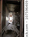 Abandoned Showa house B awaiting demolition 107596409