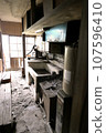 Abandoned Showa house B awaiting demolition 107596410