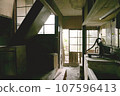 Abandoned Showa house B awaiting demolition 107596413