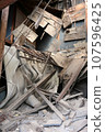 Abandoned Showa house D awaiting demolition 107596425