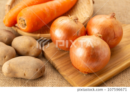 onions, potatoes, carrots 107596671