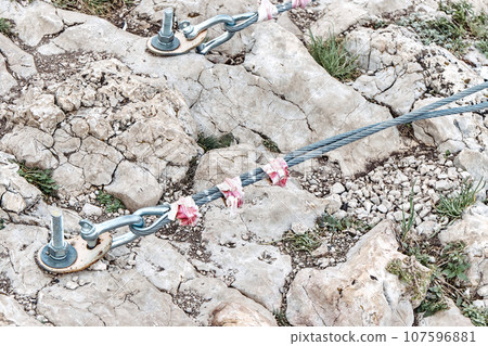 Fastening of suspension bridge braces in rock with anchors 107596881