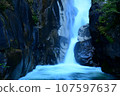 轟鳴聲（山梨縣千賀瀑布） 107597637