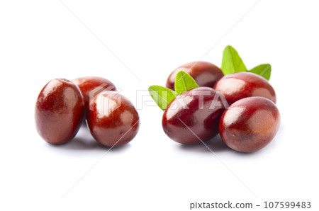 Jujoba with leaves on white backgrounds Jujoba with leaves on white backgrounds 107599483