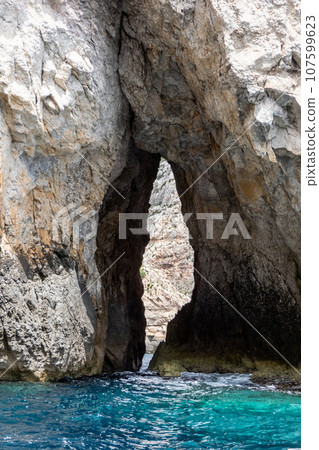 Malta, Wied iz Zurrieq, Blue Cave with turquoise waters Malta, Wied iz Zurrieq, Blue Cave with turquoise waters 107599623