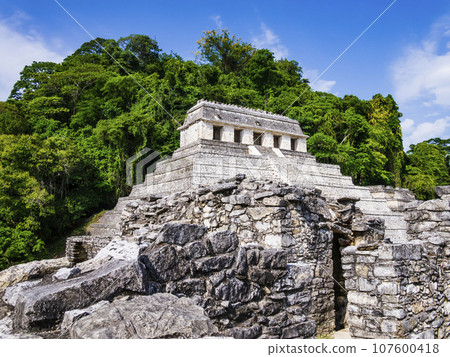 Stunning ruins of Palenque archaeological site and its well-preserved Temple of Inscriptions, Chiapas, Mexico Stunning ruins of Palenque archaeological site and its well-preserved Temple of Inscriptions, Chiapas, Mexico 107600418