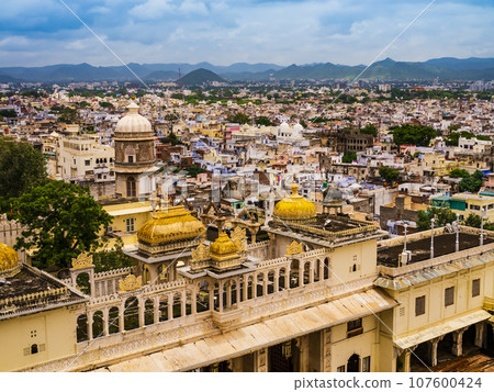 Amazing view of Udaipur old city from City Palace alongside Lake Pichola, Rajasthan, India 107600424