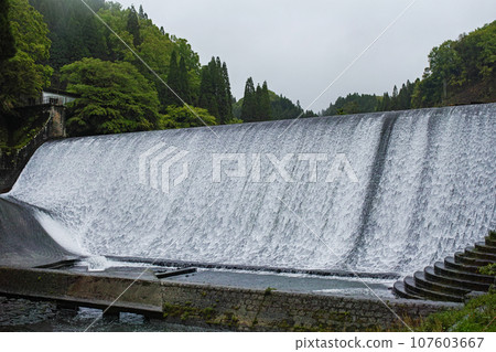 Oita Prefecture/ “Hakusui Dam” (Hakusui Tame Pond Dam), said to be the most beautiful in Japan 107603667