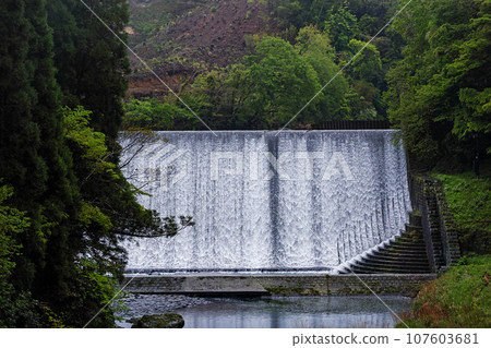 大分縣/被譽為日本最美的“白水水壩” 107603681
