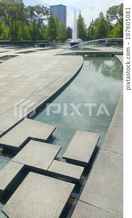 A fountain A fountain 107605081