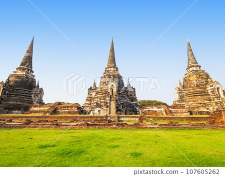 Ayutthaya Ruins: Three Pagodas of Wat Phra Si Sanphet 107605262