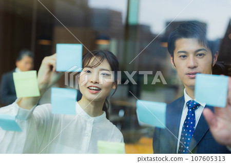 Business scene 107605313