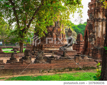 大城府考古遺址：瑪哈泰寺的損壞的石佛 107606836