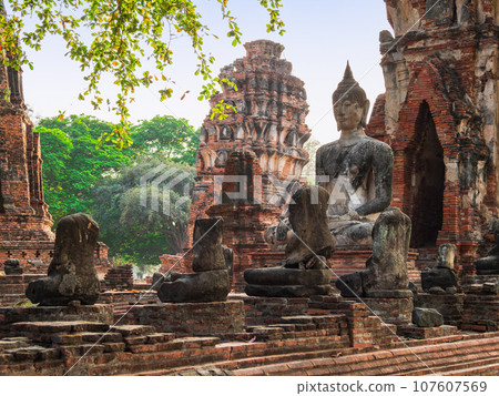 大城府考古遺址：瑪哈泰寺的損壞的石佛 107607569