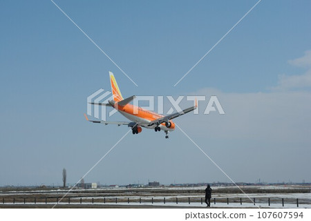 客機著陸 107607594