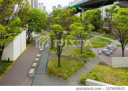 Terrace in a green residential area at HAT Kobe, Chuo Ward, Kobe City 107608683