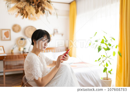 Woman with smartphone 107608783