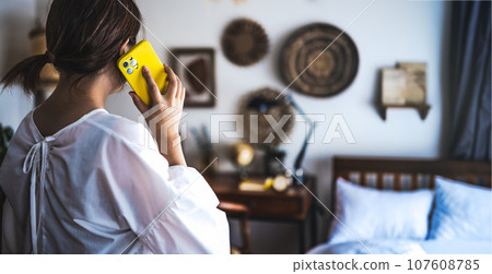 Woman with smartphone 107608785