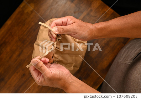Tie and untie knots in rice bags Tie and untie knots in rice bags 107609205