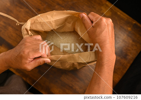 打開米袋 107609216