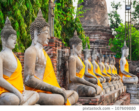 大城府古都 Yai Chai Mongkol 寺的石佛 107609880
