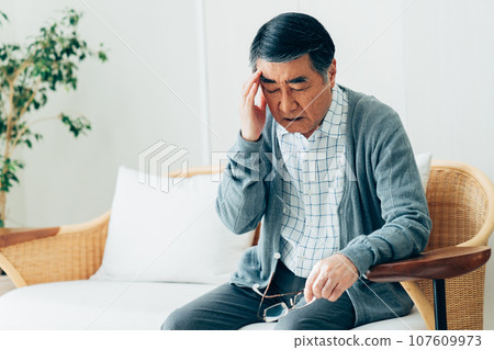 頭痛的老人 107609973