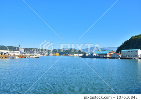 Clear skies at Maizuru Port and Self-Defense Force ships 107610845