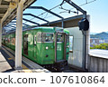 Fukui 113 series train stopping at Higashi-Maizuru Station on the JR Obama Line 107610864