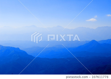 Mt. Iizuna and Mt. Togakushi in October, Hokushin Five Mountains, mountains of Shinshu 107611778