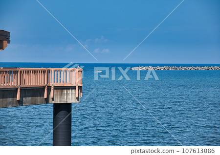 露營地位於山上，可欣賞海景 107613086