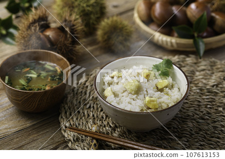 秋天的味道 栗子飯 栗飯(老闆背景) 堅果毛刺板栗 堅果栗 秋天的味道 栗子飯 栗飯(老闆背景) 堅果毛刺板栗 堅果栗 107613153