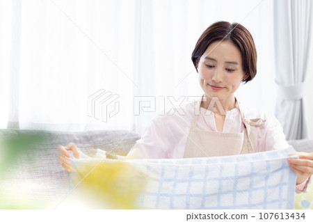 洗衣:做家事的女人 洗衣:做家事的女人 107613434