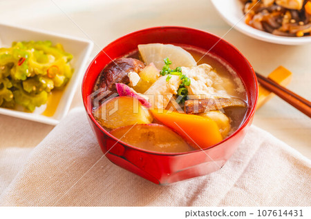 Kenchin soup with lots of ingredients Kenchin soup with lots of ingredients 107614431
