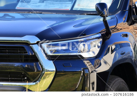 汽車大燈圖像 107616186