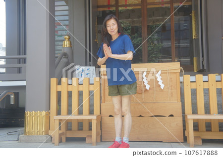 一個健康高個子女人的肖像 107617888