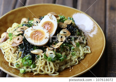 Homemade abura soba noodles topped with seasoned egg - Soupless ramen 107618072