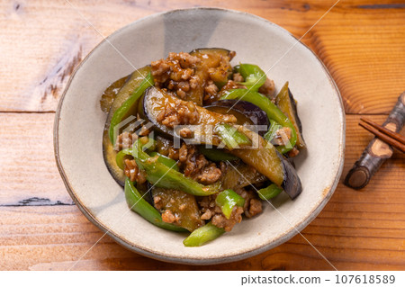Stir-fried peppers and eggplant Stir-fried peppers and eggplant 107618589