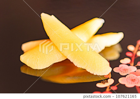 Herring roe is a standard ingredient for New Year's dishes [New Year's image] 107621165