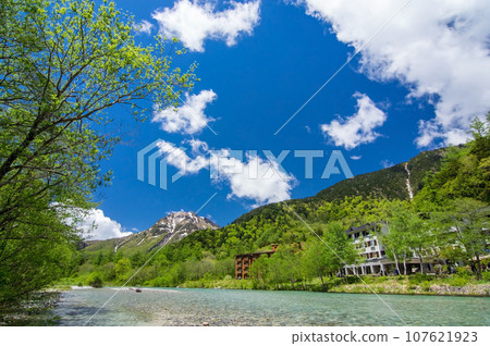 [Nagano Prefecture, Kamikochi] Refreshing fresh green scenery 107621923