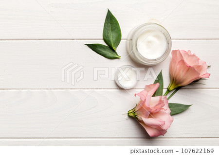 Composition with cosmetic products and beautiful roses on wooden background. Copy space, flat lay 107622169