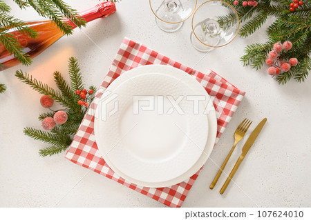 Christmas table setting with elegant red decorations on white table. View from above. 107624010