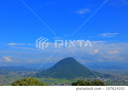 Kagawa Prefecture, Mt. Iino and blue sky 107624201