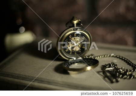 對懷錶著迷。 。 。 對懷錶著迷。 。 。 107625659